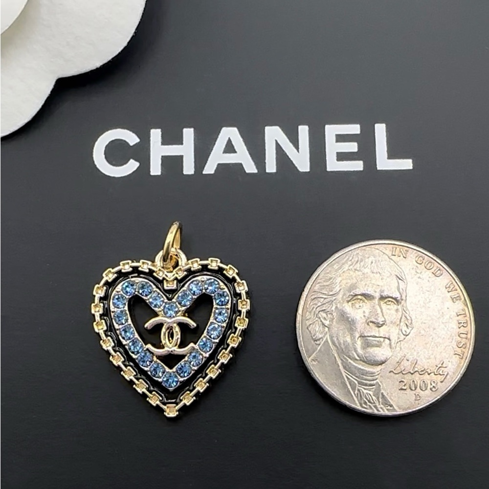 AUTHENTIC CHANEL BLUE HEART RHINESTONE CC GOLD TONE ZIPPER PULL PENDANT